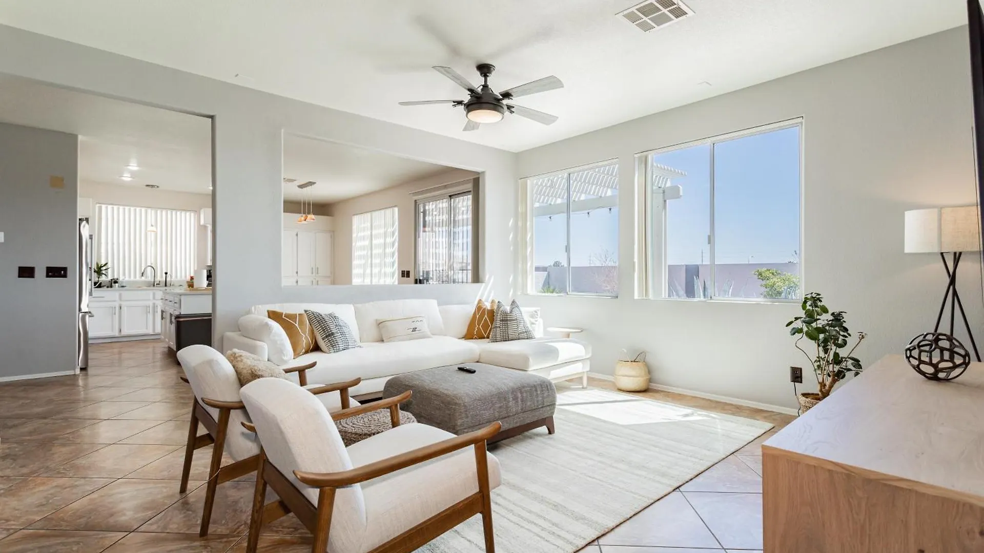 Modern Desert Oasis Villa With Pool And Spa Las Vegas